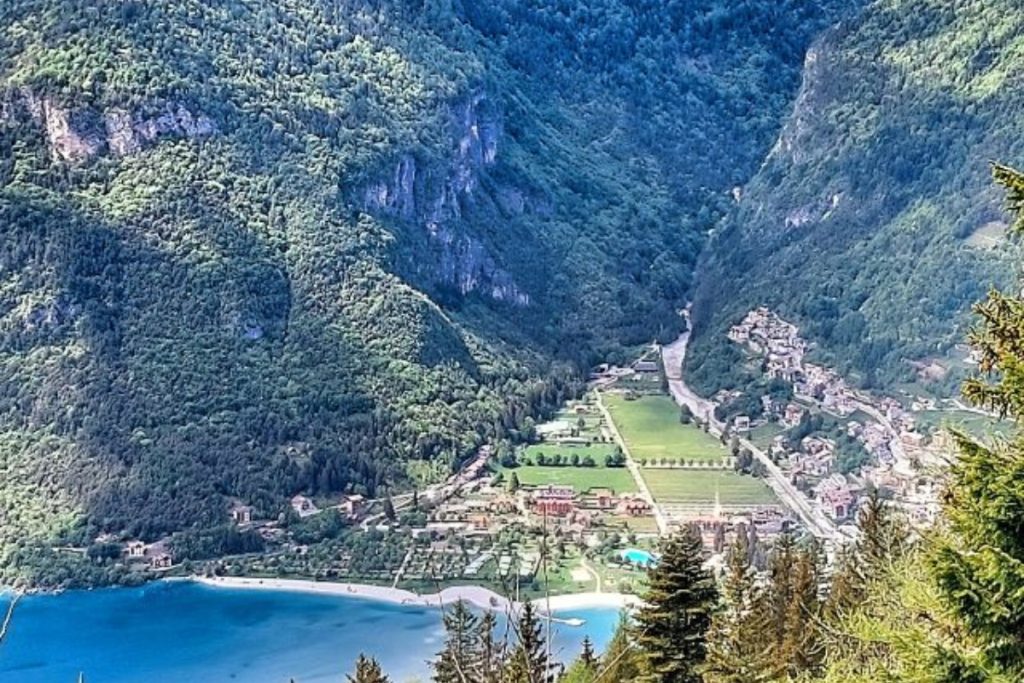Vista lago e Montagna
